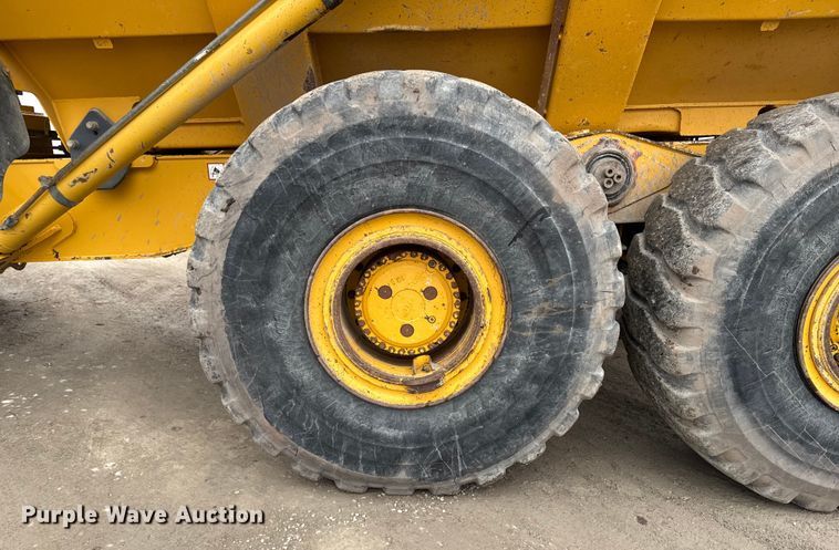 image for item EA2160 2011 John Deere 400D Series II articulated haul truck