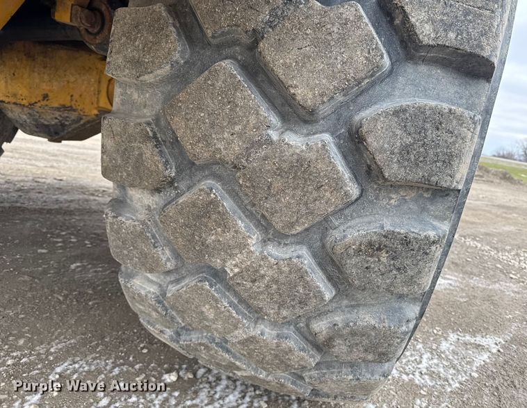 image for item EA2160 2011 John Deere 400D Series II articulated haul truck