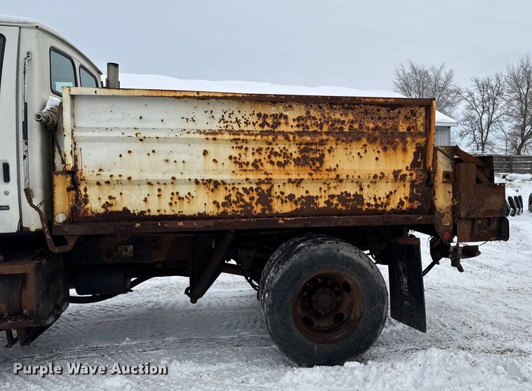 image for item EA2181 2000 Sterling Truck L7500 Series dump truck