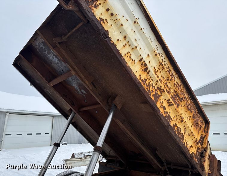 image for item EA2181 2000 Sterling Truck L7500 Series dump truck