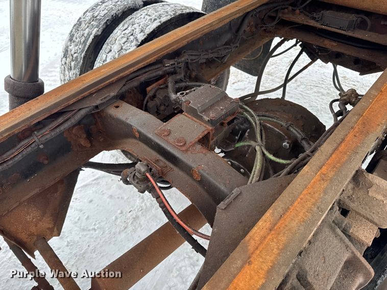 image for item EA2181 2000 Sterling Truck L7500 Series dump truck