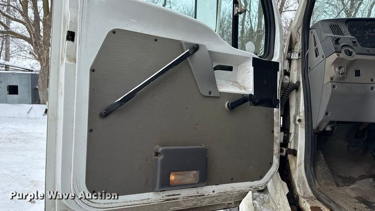 image for item EA2181 2000 Sterling Truck L7500 Series dump truck