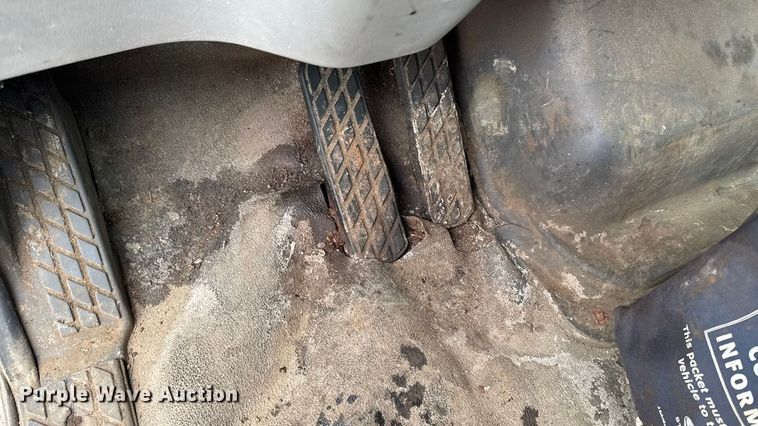 image for item EA2181 2000 Sterling Truck L7500 Series dump truck