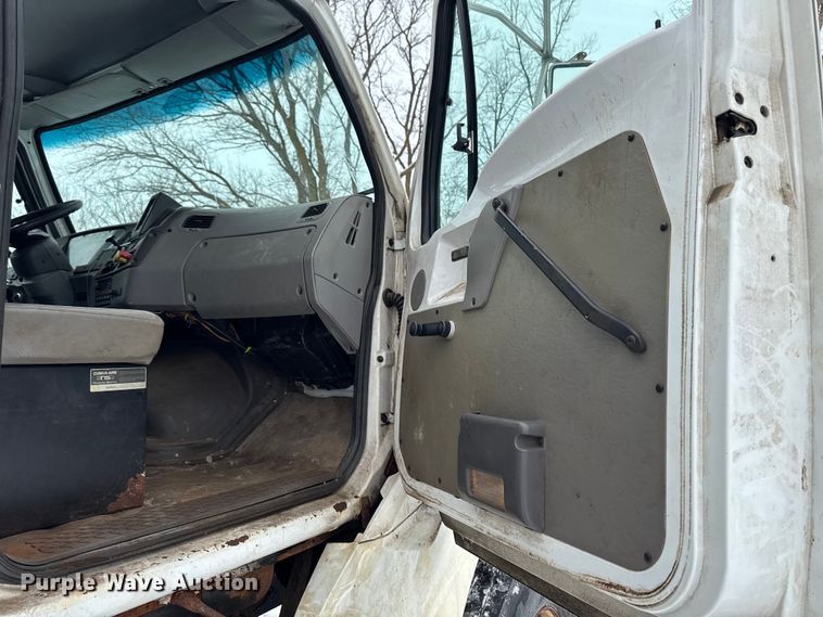 image for item EA2181 2000 Sterling Truck L7500 Series dump truck