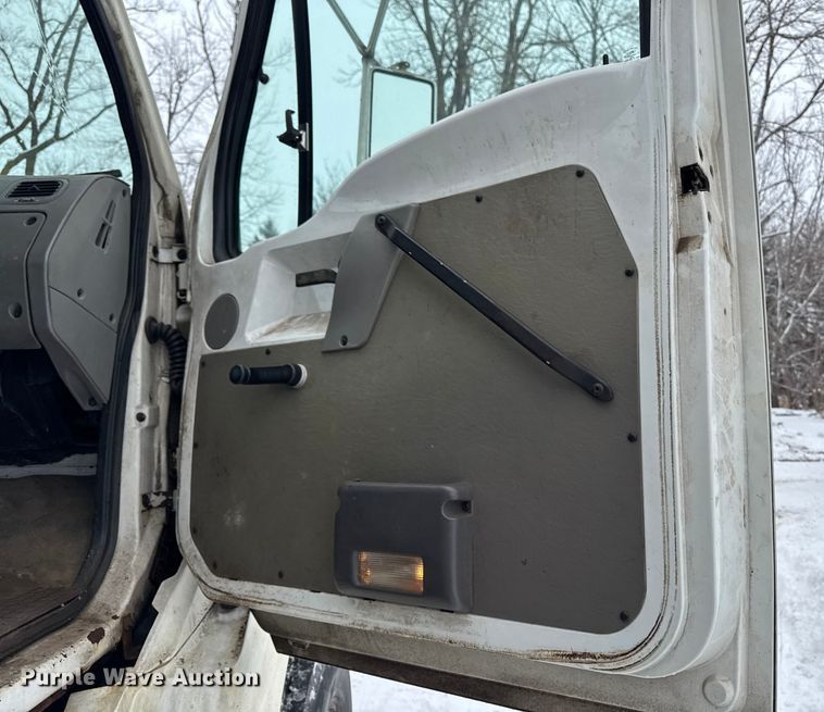 image for item EA2181 2000 Sterling Truck L7500 Series dump truck