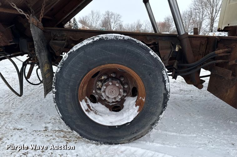 image for item EA2181 2000 Sterling Truck L7500 Series dump truck