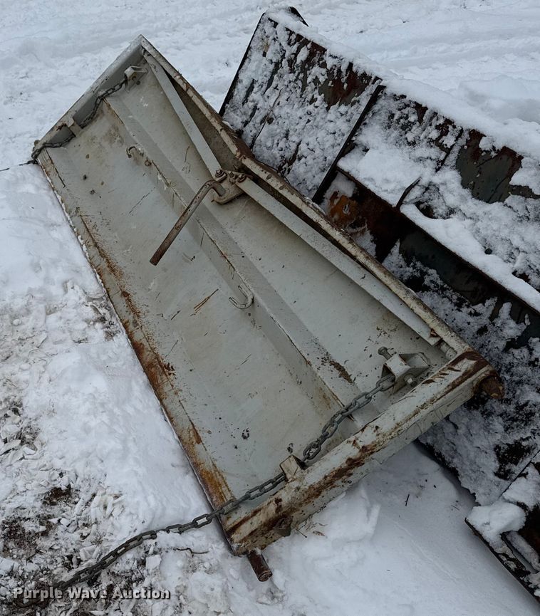 image for item EA2181 2000 Sterling Truck L7500 Series dump truck