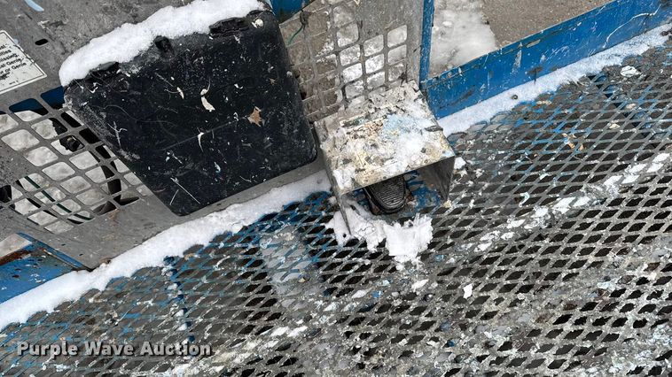 image for item EA2182 2012 Genie S-125 boom lift