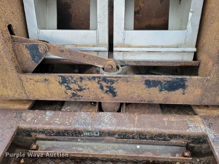 image for item EA2753 2007 Muv-All lowboy equipment trailer