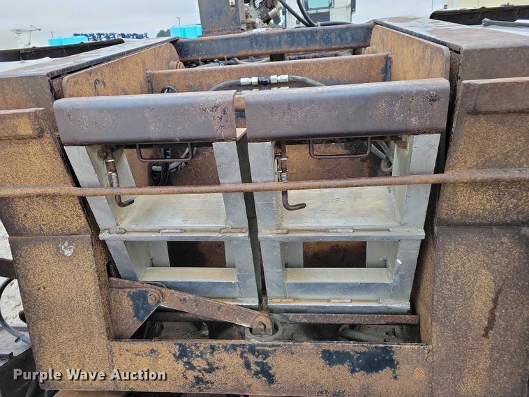 image for item EA2753 2007 Muv-All lowboy equipment trailer