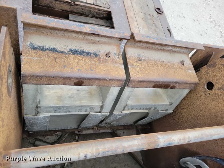 image for item EA2753 2007 Muv-All lowboy equipment trailer