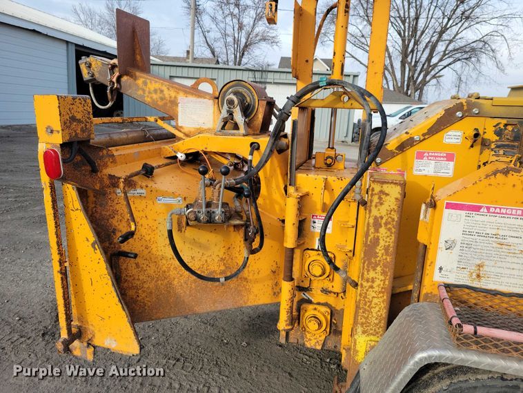 image for item EA2784 2005 Bandit Intimidator 1290H wood chipper