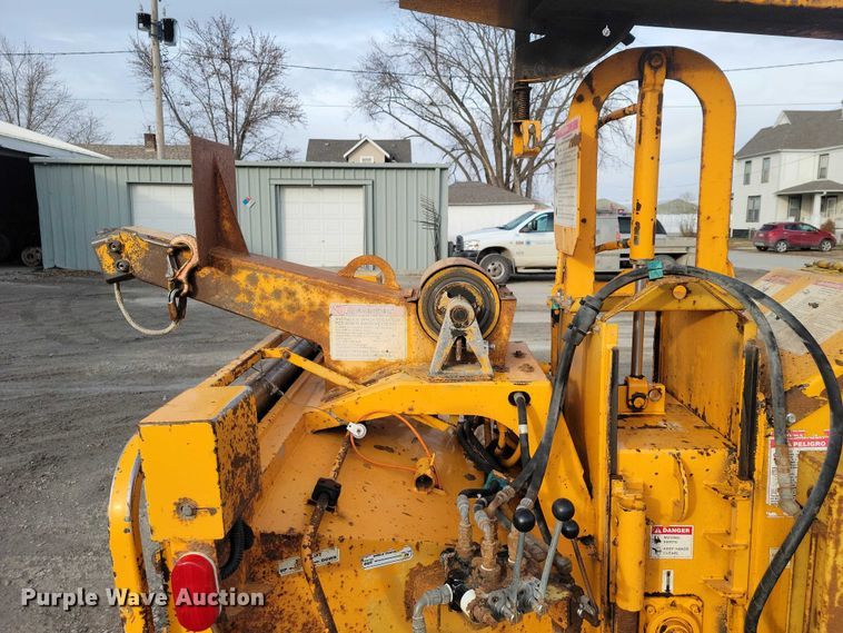 image for item EA2784 2005 Bandit Intimidator 1290H wood chipper