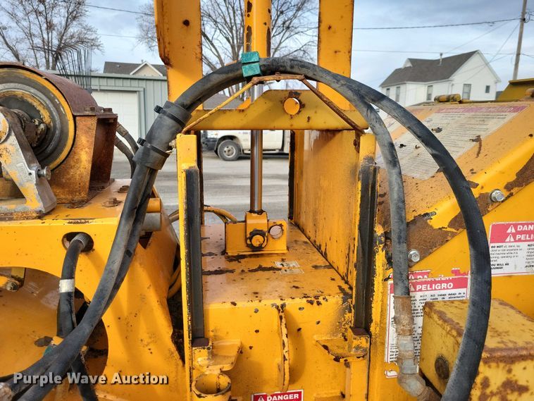 image for item EA2784 2005 Bandit Intimidator 1290H wood chipper