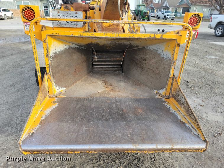 image for item EA2784 2005 Bandit Intimidator 1290H wood chipper