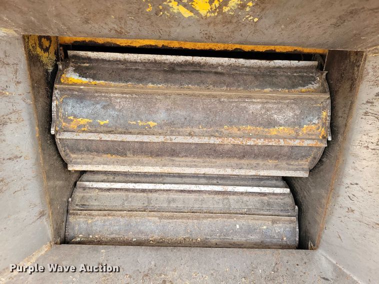 image for item EA2784 2005 Bandit Intimidator 1290H wood chipper