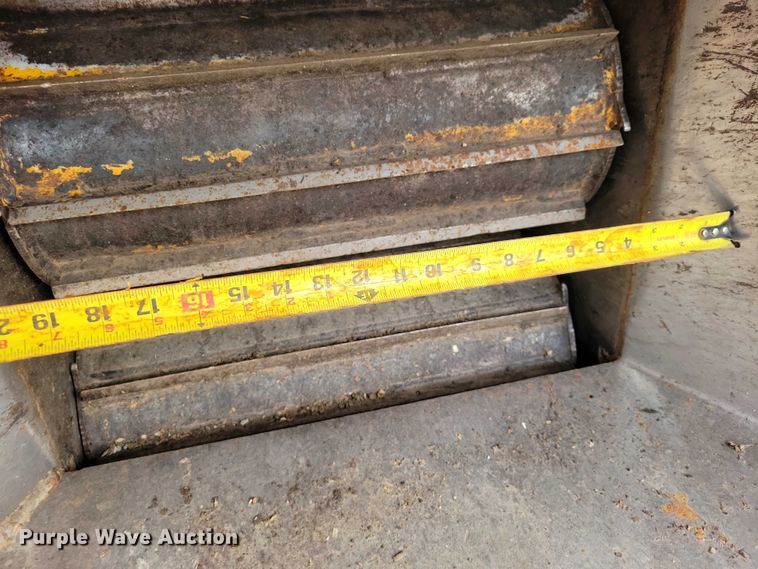 image for item EA2784 2005 Bandit Intimidator 1290H wood chipper