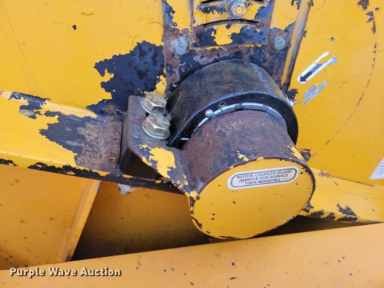 image for item EA2784 2005 Bandit Intimidator 1290H wood chipper