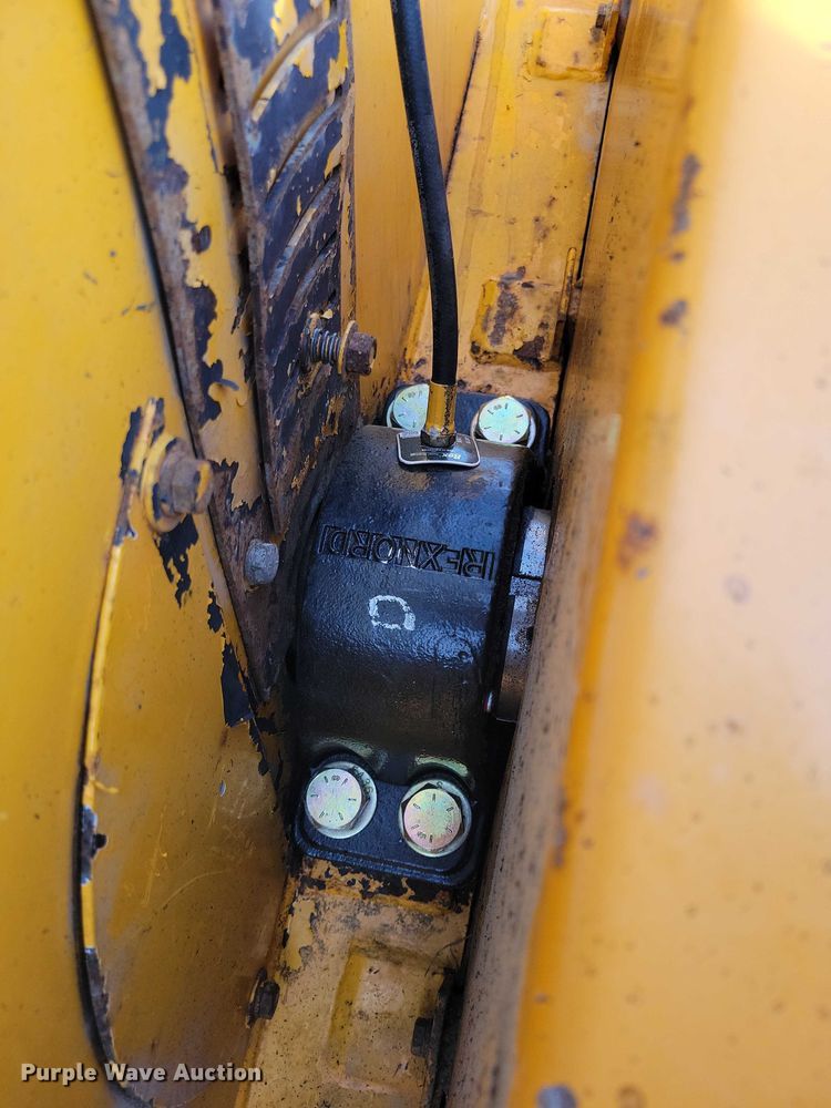 image for item EA2784 2005 Bandit Intimidator 1290H wood chipper