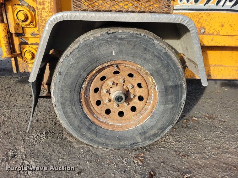 image for item EA2784 2005 Bandit Intimidator 1290H wood chipper