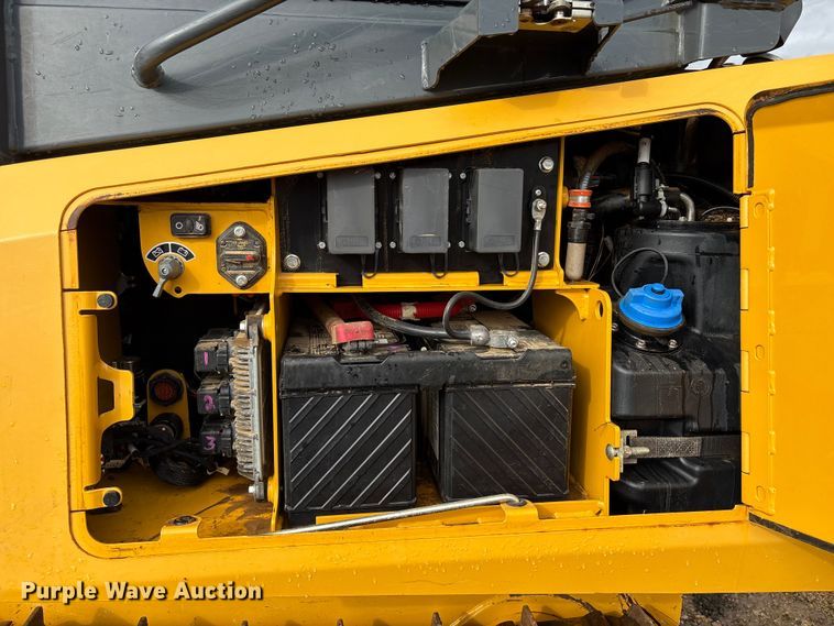 image for item EA7120 2019 John Deere 450K LGP dozer