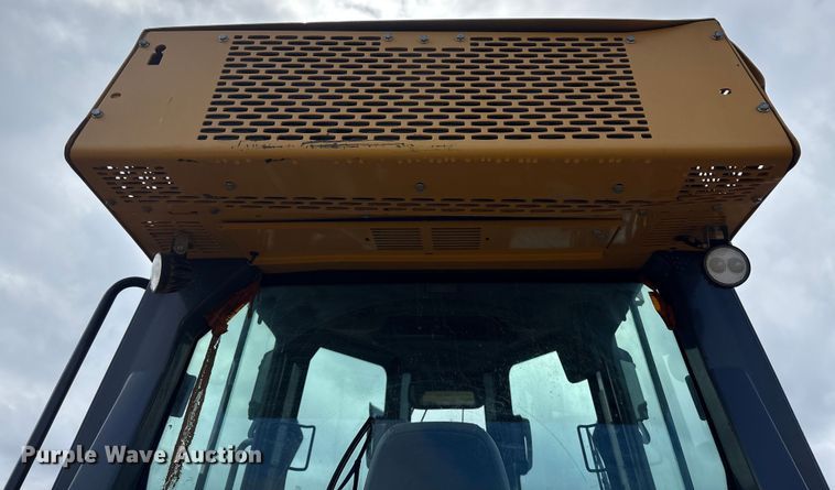 image for item EA7120 2019 John Deere 450K LGP dozer