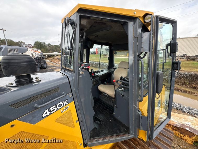 image for item EA7120 2019 John Deere 450K LGP dozer