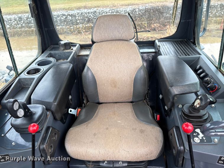 image for item EA7120 2019 John Deere 450K LGP dozer