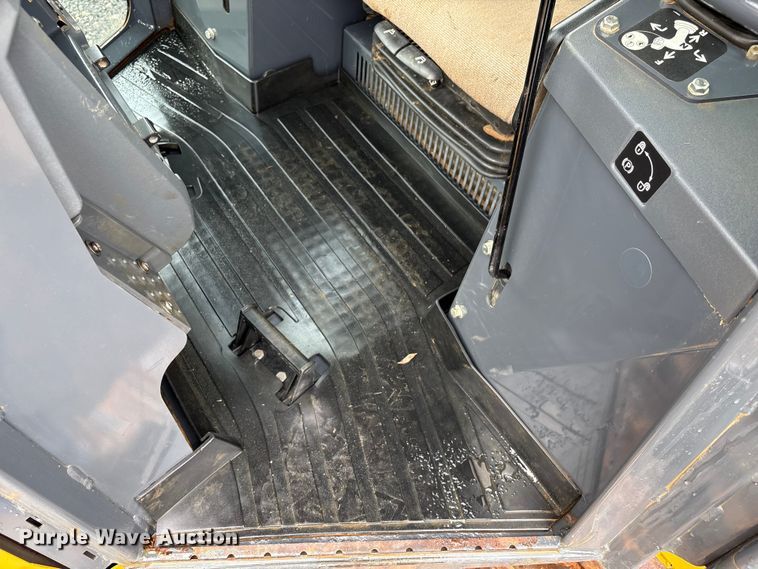 image for item EA7120 2019 John Deere 450K LGP dozer