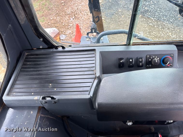 image for item EA7120 2019 John Deere 450K LGP dozer