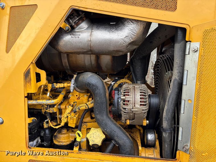 image for item EA7120 2019 John Deere 450K LGP dozer