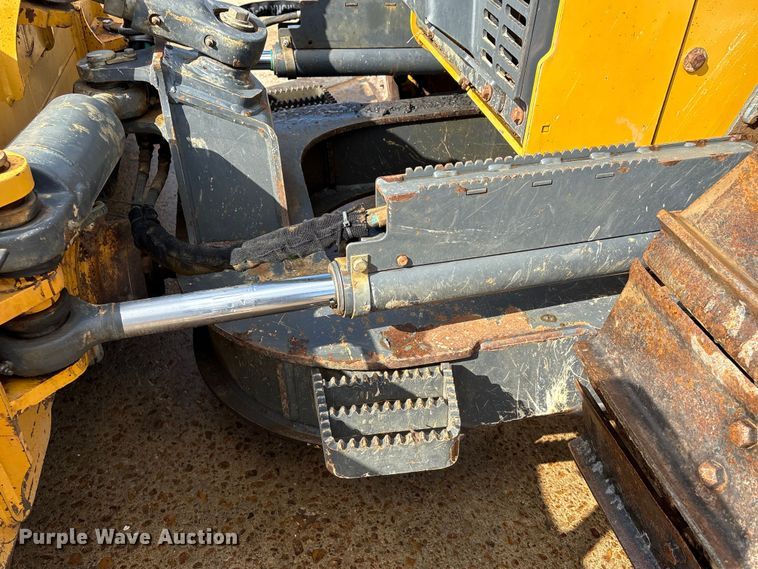 image for item EA7121 2015 John Deere 650K LGP dozer