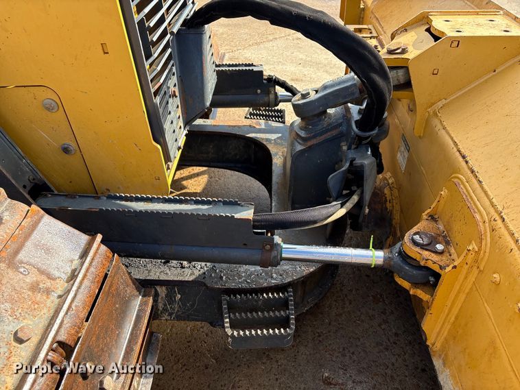 image for item EA7121 2015 John Deere 650K LGP dozer