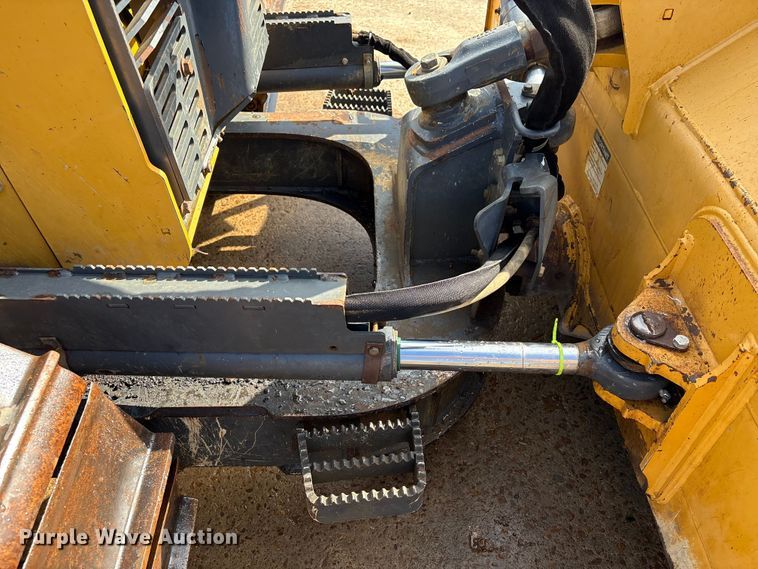 image for item EA7121 2015 John Deere 650K LGP dozer