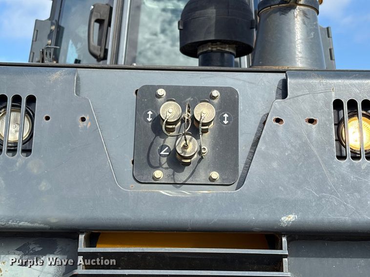 image for item EA7121 2015 John Deere 650K LGP dozer