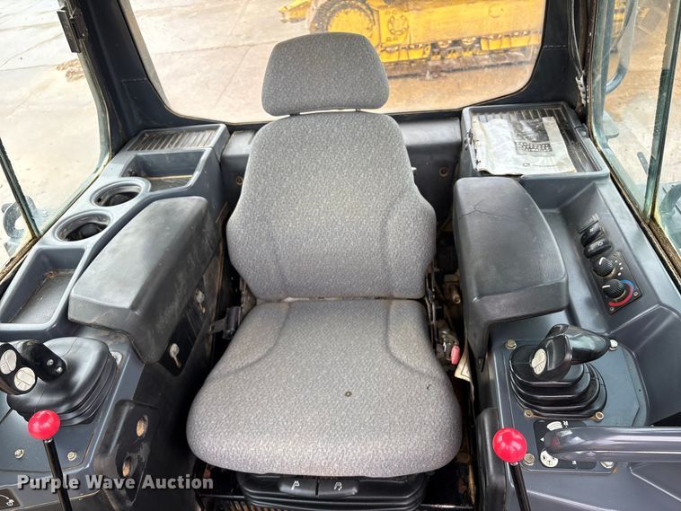 image for item EA7121 2015 John Deere 650K LGP dozer