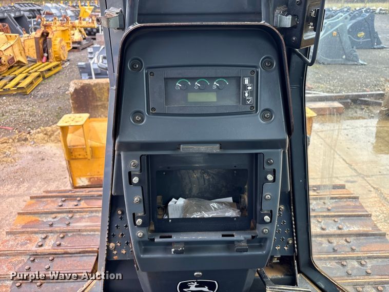 image for item EA7121 2015 John Deere 650K LGP dozer