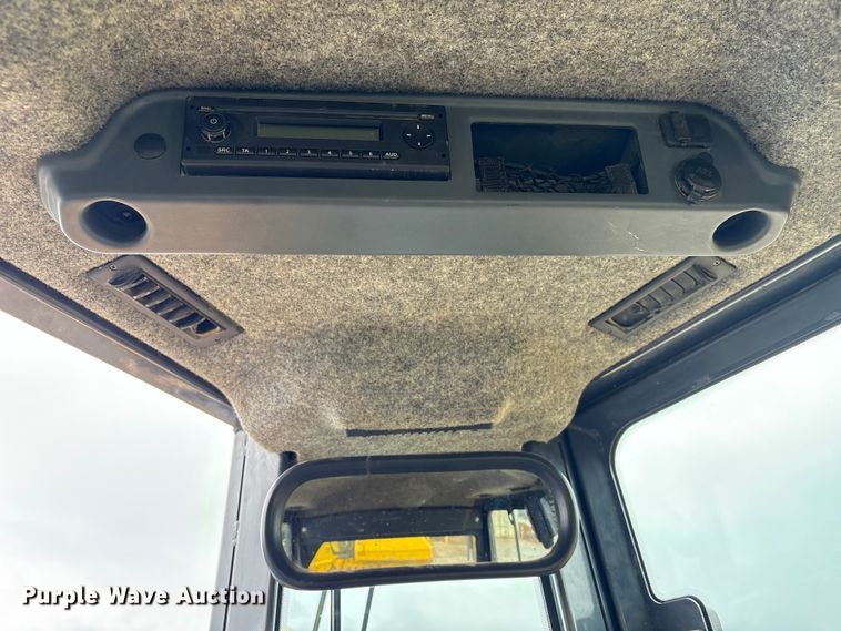 image for item EA7121 2015 John Deere 650K LGP dozer