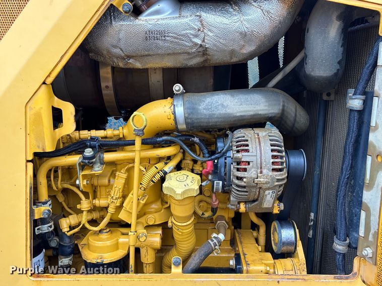 image for item EA7121 2015 John Deere 650K LGP dozer