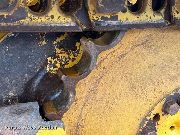 image for item EA7121 2015 John Deere 650K LGP dozer