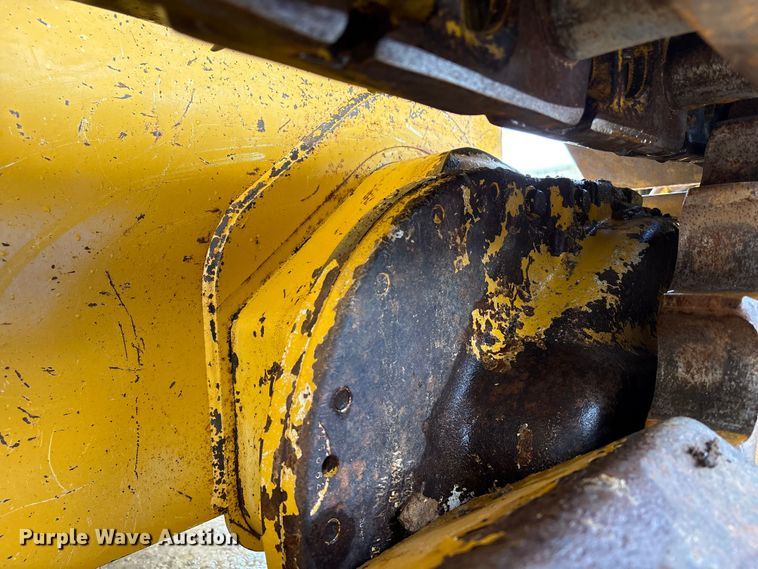 image for item EA7121 2015 John Deere 650K LGP dozer