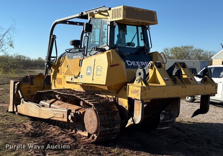image for item EA7800 2019 John Deere 850K dozer