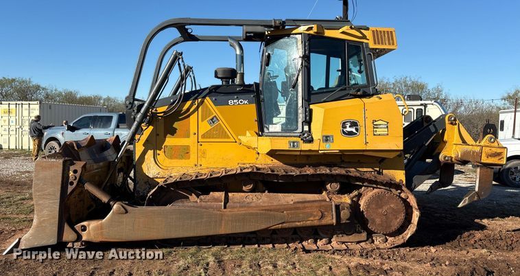 image for item EA7800 2019 John Deere 850K dozer