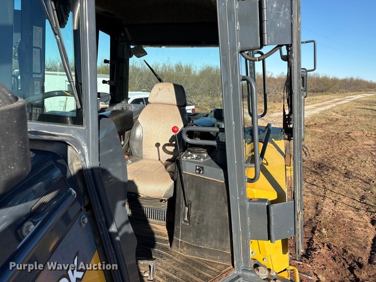 image for item EA7800 2019 John Deere 850K dozer