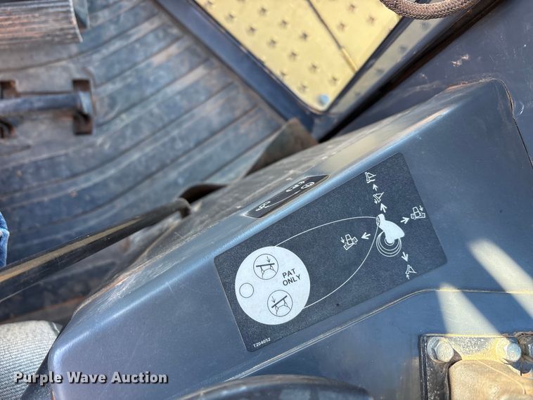 image for item EA7800 2019 John Deere 850K dozer