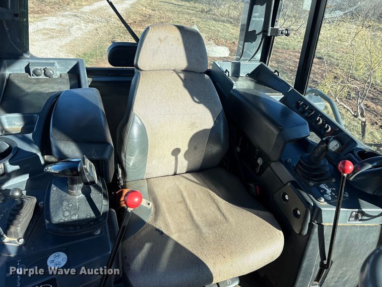 image for item EA7800 2019 John Deere 850K dozer