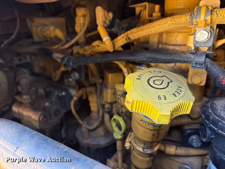 image for item EA7800 2019 John Deere 850K dozer