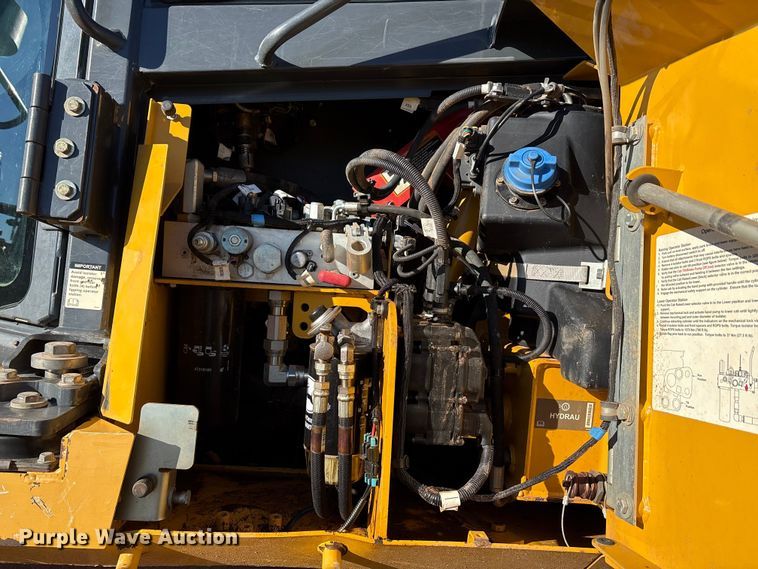 image for item EA7800 2019 John Deere 850K dozer