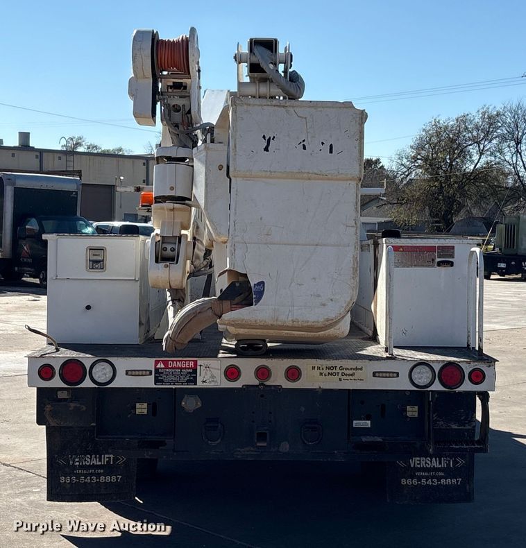 image for item EA7821 2019 RAM 5500 bucket truck