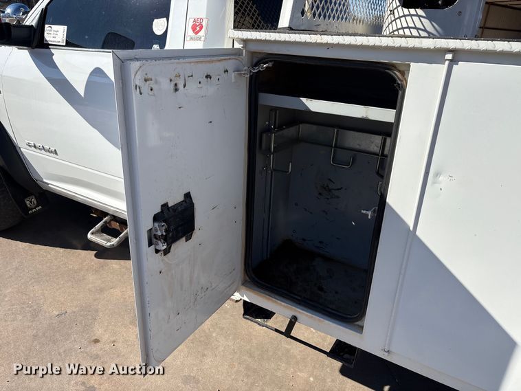 image for item EA7821 2019 RAM 5500 bucket truck